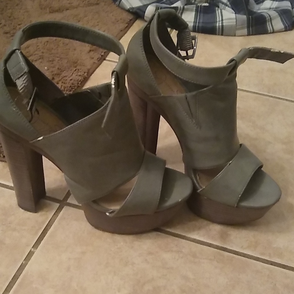 Jessica Simpson heels size 8